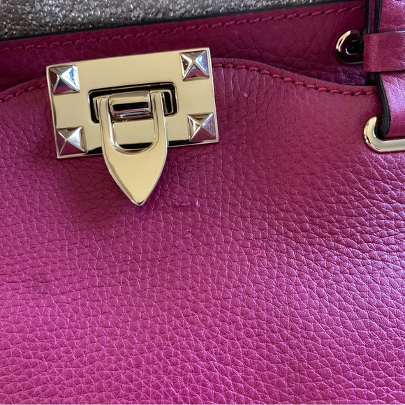 VALENTINO GARAVANI Rockstud Small GRAINY CALF SKIN Tote in MAGENTA - Picture 15 of 16